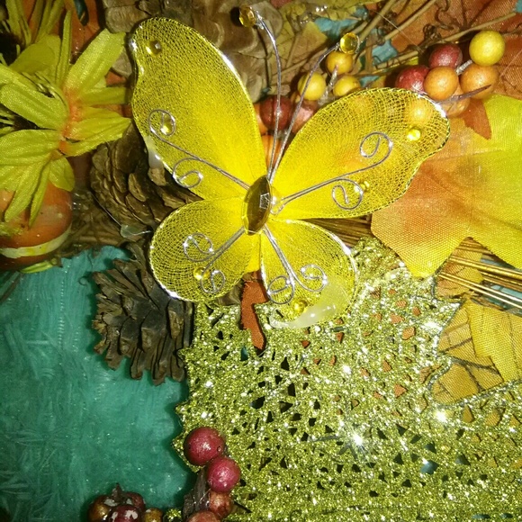 12" Hand Made Fall Seasonal/ Thanksgiving Wreath - Picture 7 of 8